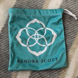 Kendra Scott necklace